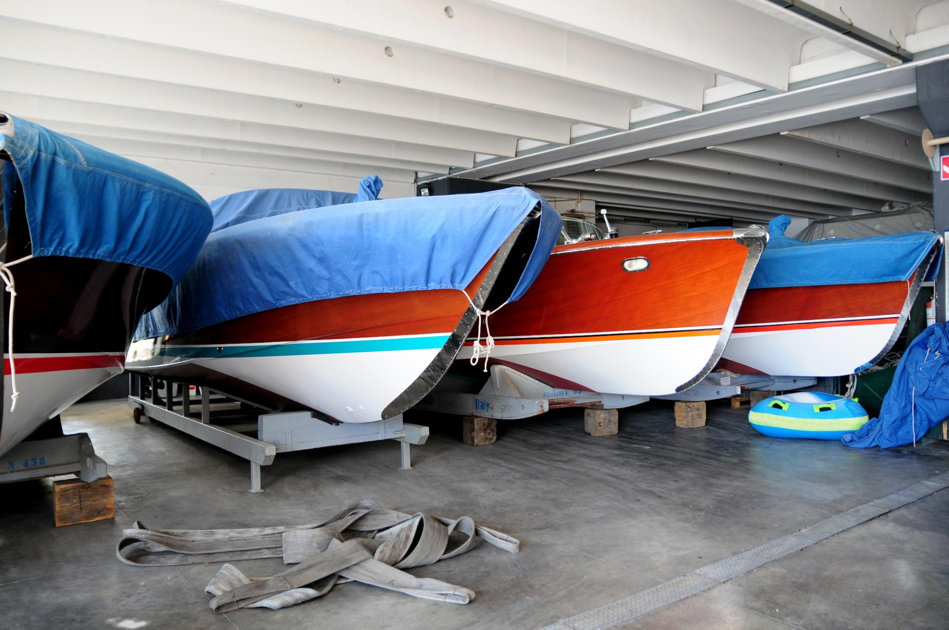 Barcos en un almacén